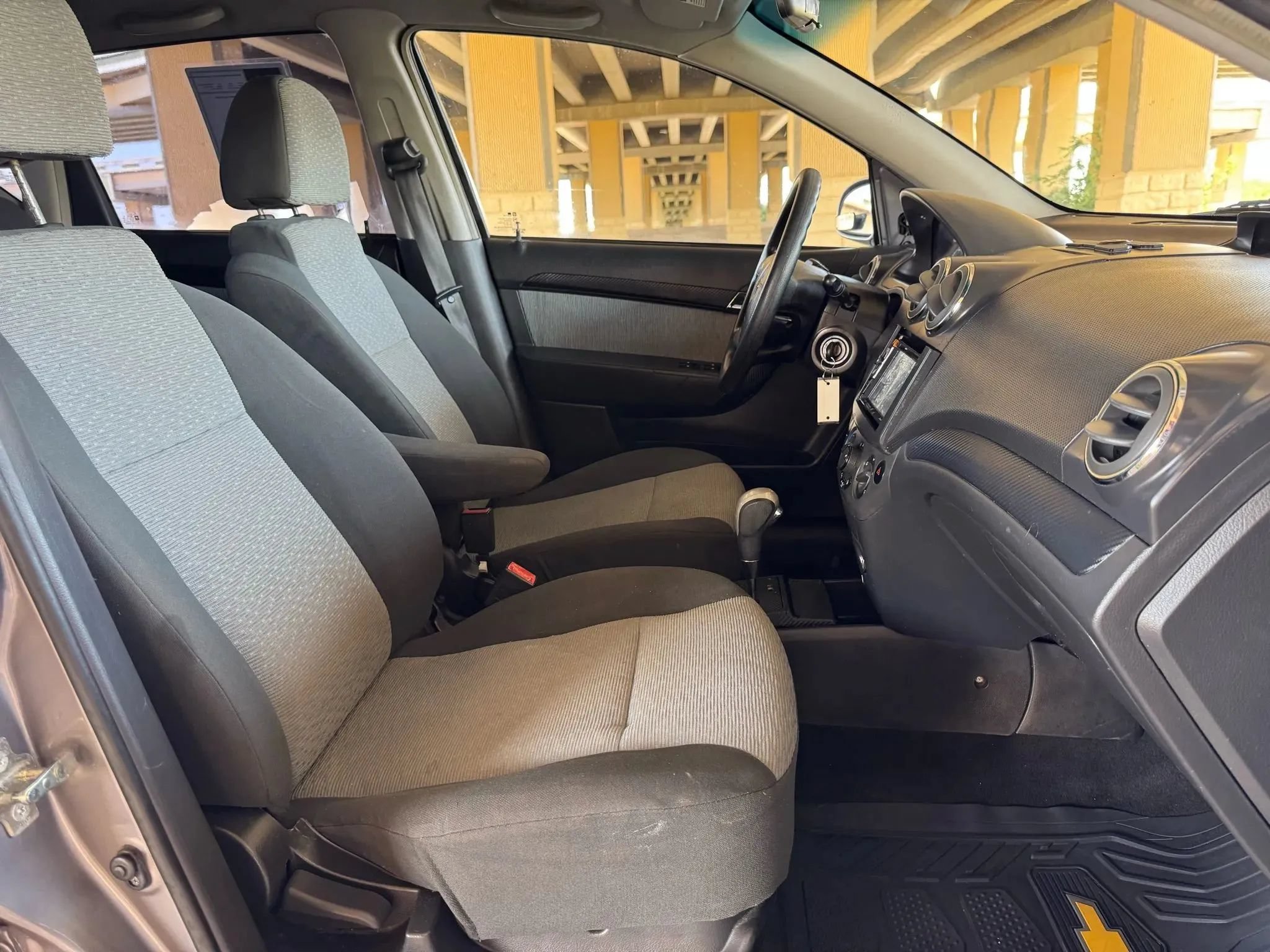 Used 2010 Chevrolet Aveo5 LT FWD image 22