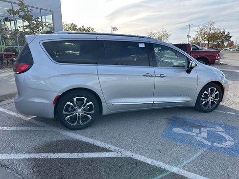 New 2026 Chrysler Pacifica Pinnacle w/ Trailer Tow Group FWD image 35