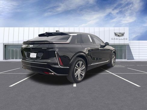 Used 2024 Cadillac Lyriq Luxury w/ LPO, Floor Liner Package AWD/4WD image 8