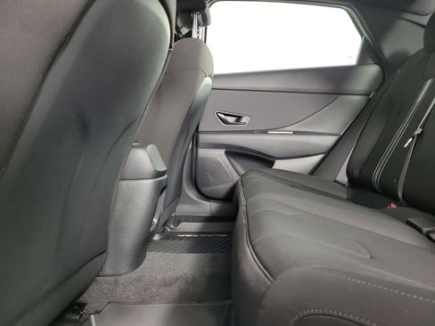 New 2025 Hyundai Elantra SEL image 32