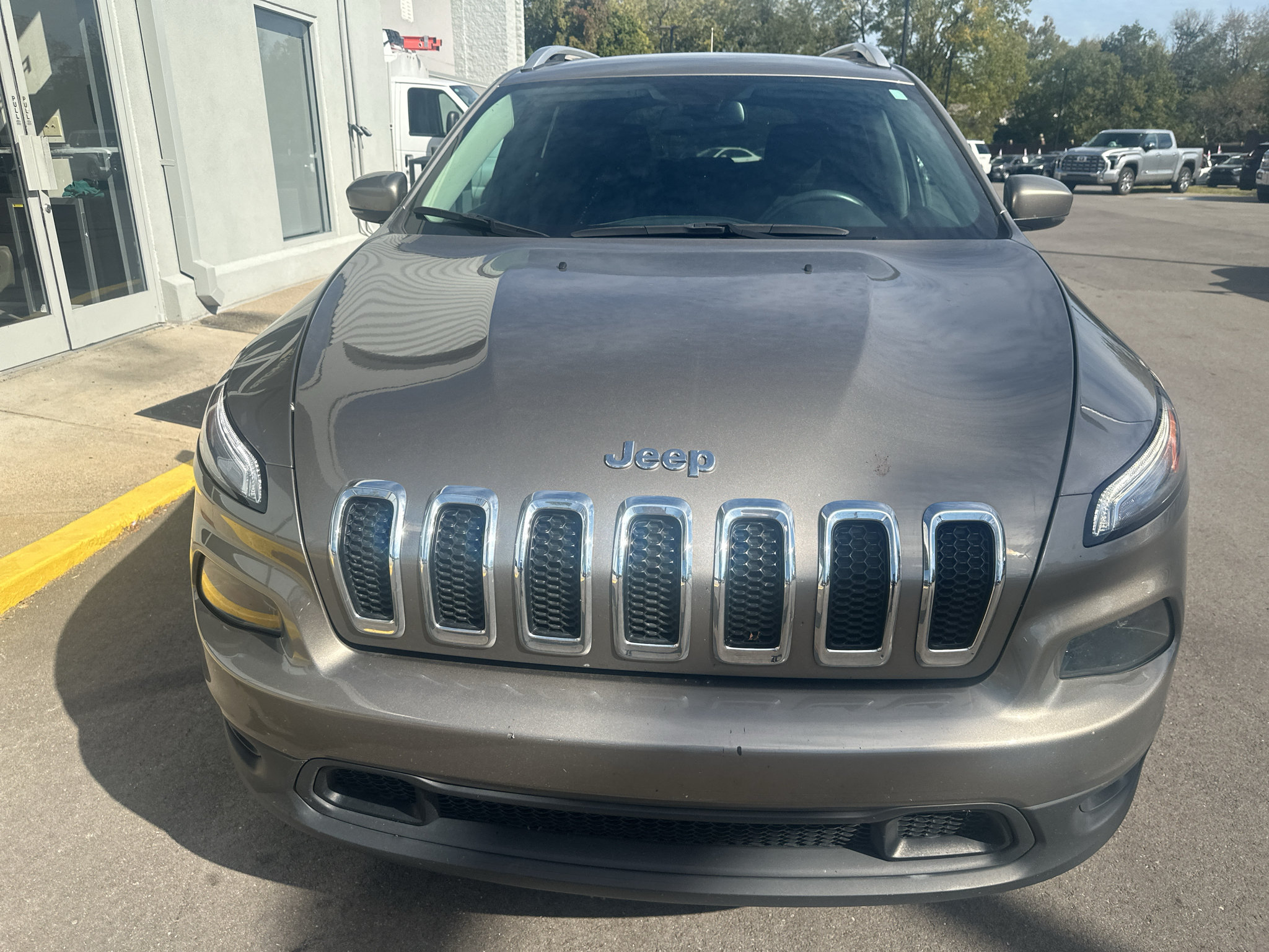 Used 2016 Jeep Cherokee Latitude w/ Safety/Convenience Group AWD/4WD image 2