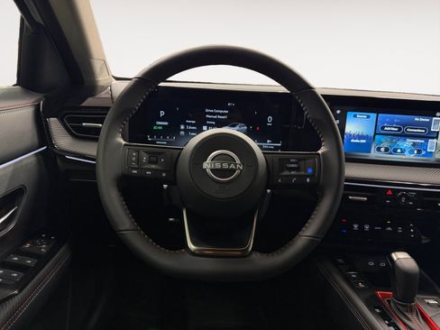 Used 2025 Nissan Kicks SR image 14