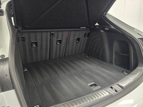 Certified 2025 Porsche Macan image 21