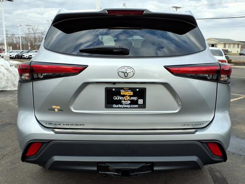 Used 2022 Toyota Highlander XLE image 11