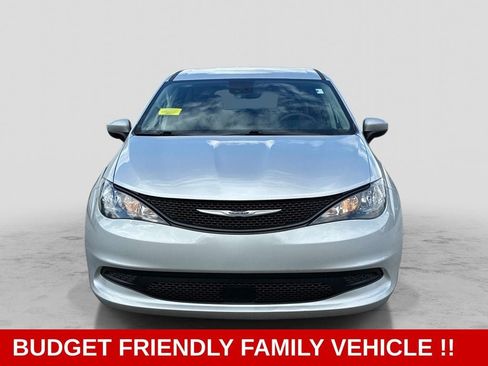Used 2023 Chrysler Voyager LX FWD image 2