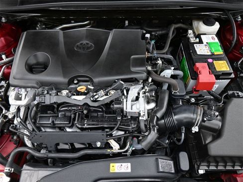 Used 2020 Toyota Camry LE image 19