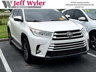 Used 2019 Toyota Highlander XLE FWD video 1