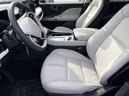 New 2026 Lincoln Aviator AWD image 24