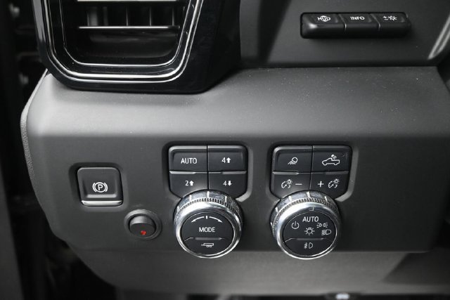Used 2024 GMC Sierra 1500 AT4 w/ Technology Package AWD/4WD image 20
