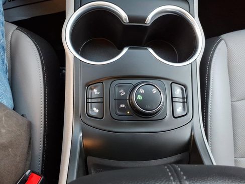 Used 2022 GMC Terrain SLT image 17