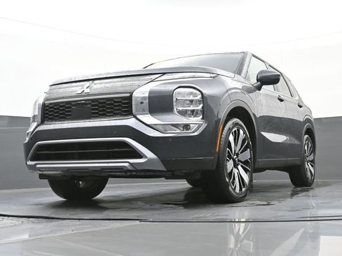 Used 2025 Mitsubishi Outlander SE image 49