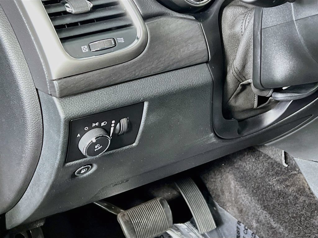 Used 2018 Jeep Grand Cherokee Altitude AWD/4WD image 9