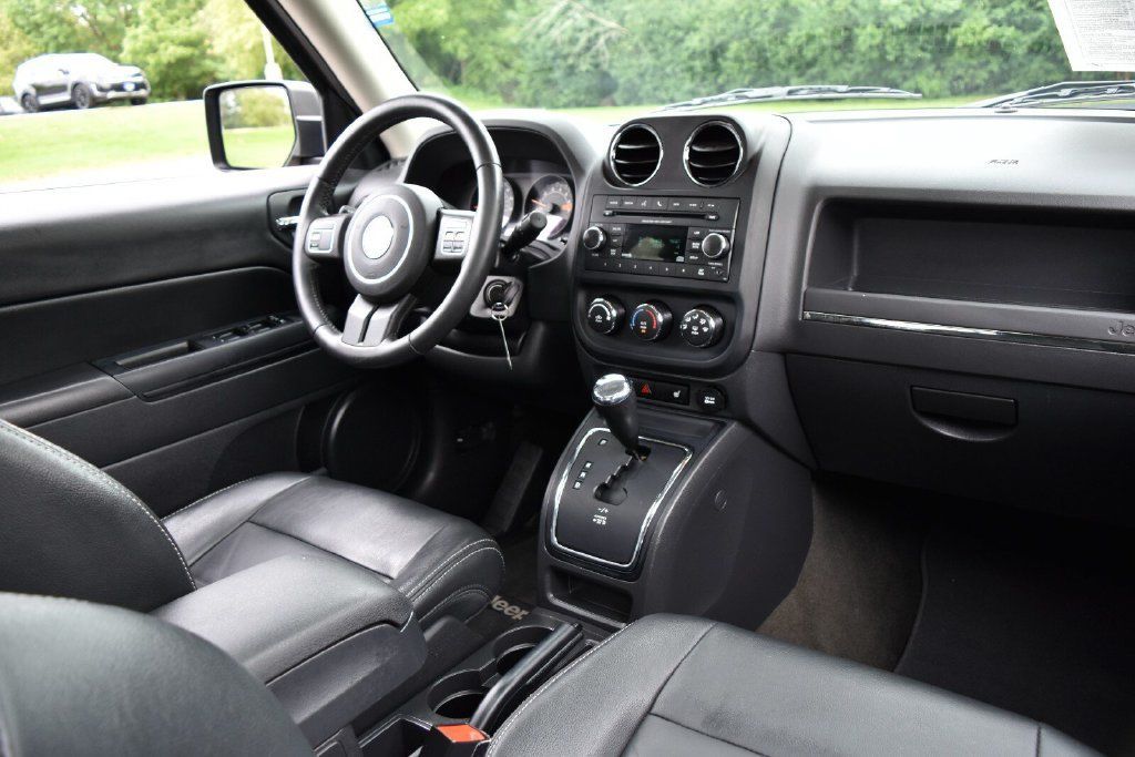 Used 2017 Jeep Patriot High Altitude FWD image 30