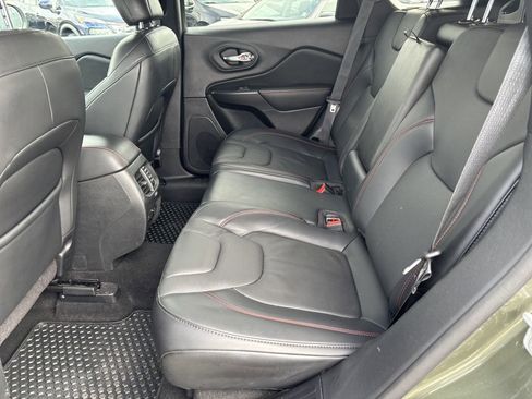 Used 2021 Jeep Cherokee Trailhawk w/ Technology Group AWD/4WD image 26