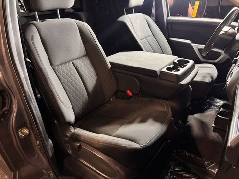 Used 2018 Nissan Titan SV AWD/4WD image 17