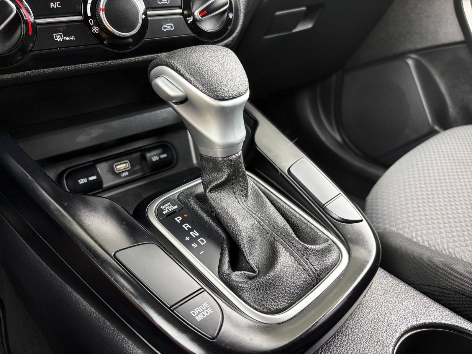 Used 2025 Kia Soul LX w/ LX Technology Package FWD image 38