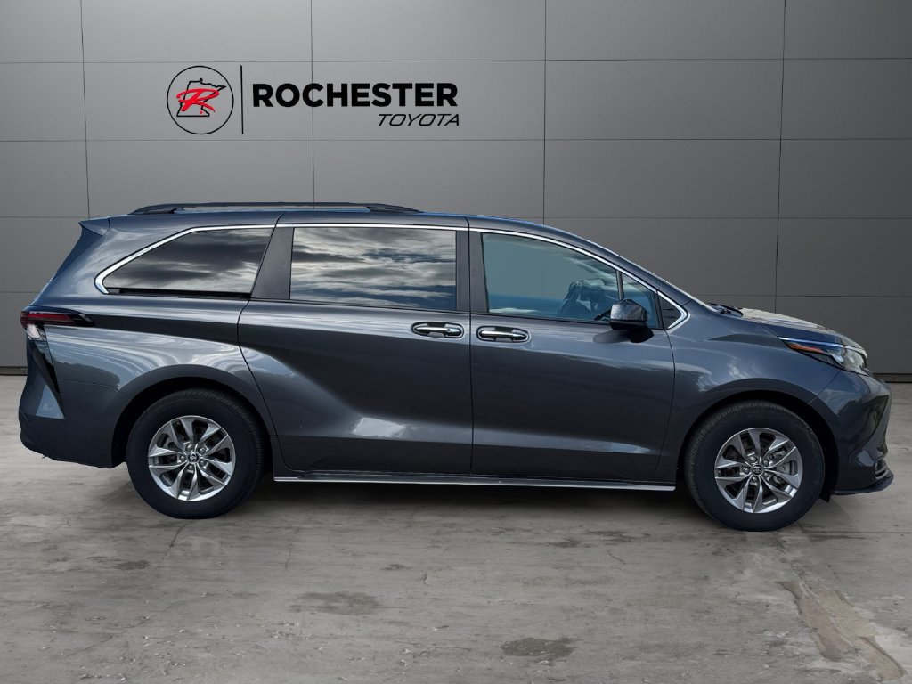 Certified 2025 Toyota Sienna XLE AWD/4WD image 6