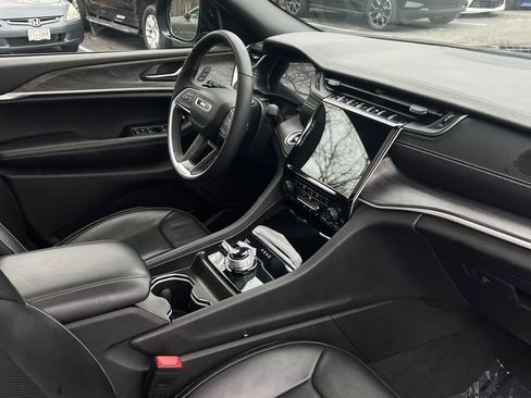 Used 2024 Jeep Grand Cherokee L Limited w/ Luxury Tech Group II image 13