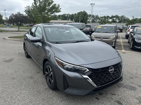 Used 2024 Nissan Sentra SV FWD image 2