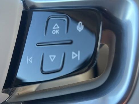 New 2025 Volvo EX90 Plus w/ Protection Package Premier image 16