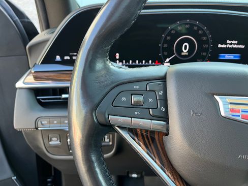 Used 2021 Cadillac Escalade Premium Luxury w/ Performance Package AWD/4WD image 17