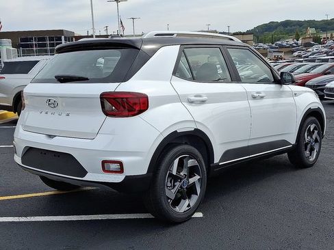 New 2026 Hyundai Venue SEL FWD image 4