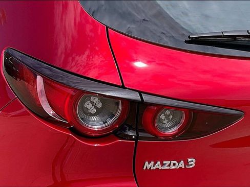 Used 2020 MAZDA MAZDA3 Hatchback w/ Premium Package FWD image 29