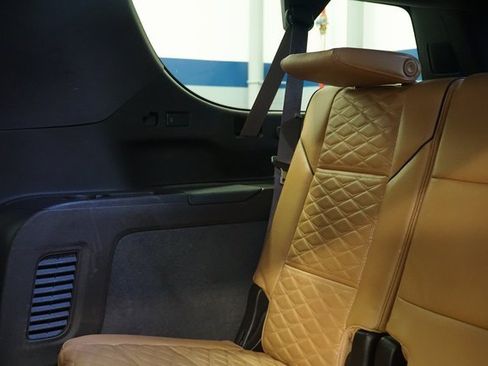 Used 2022 Cadillac Escalade ESV Premium Luxury image 26