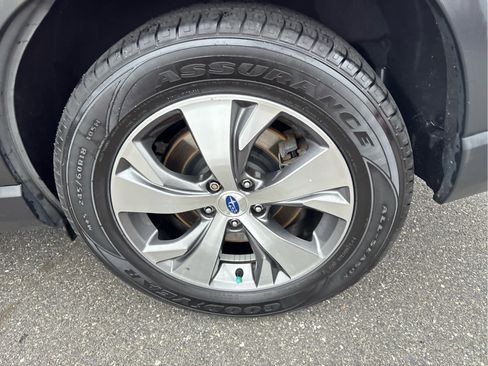 Used 2019 Subaru Ascent Premium image 32