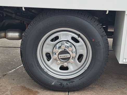 New 2025 Ford F350 XL w/ XL Chrome Package image 39