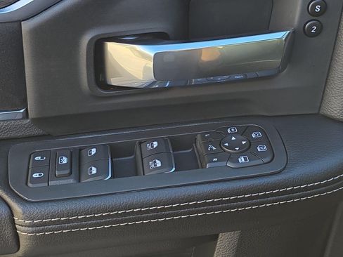 New 2026 RAM 2500 Laramie AWD/4WD image 18