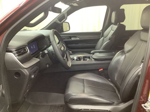 Used 2024 Jeep Wagoneer Series II AWD/4WD image 14
