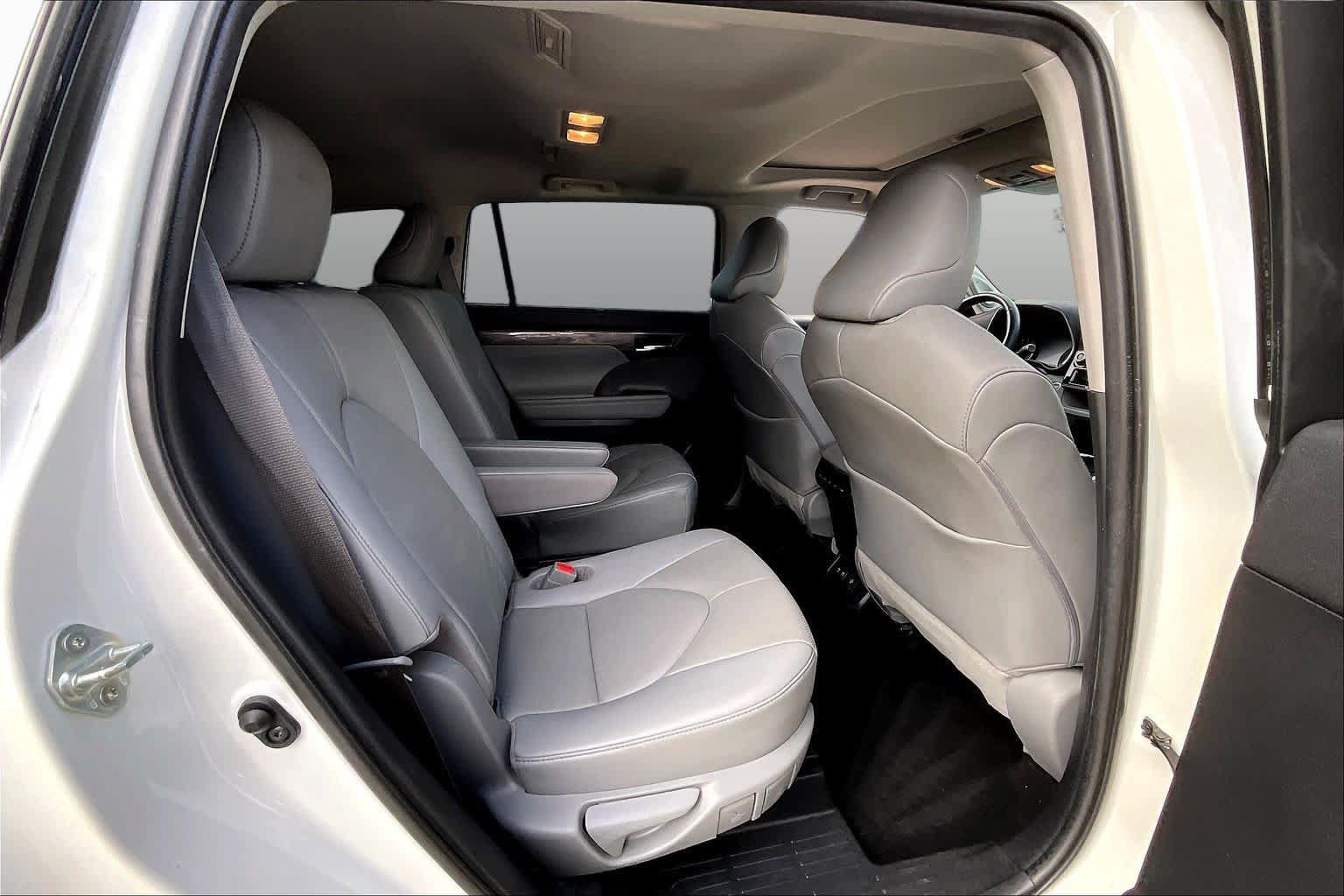 Used 2020 Toyota Highlander Limited FWD image 21