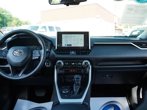 Used 2025 Toyota RAV4 XLE AWD/4WD image 9