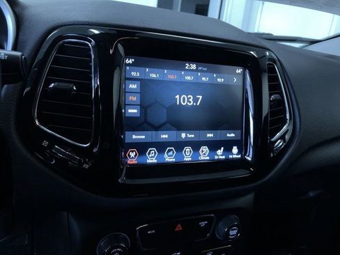 Used 2017 Jeep Compass Limited image 29