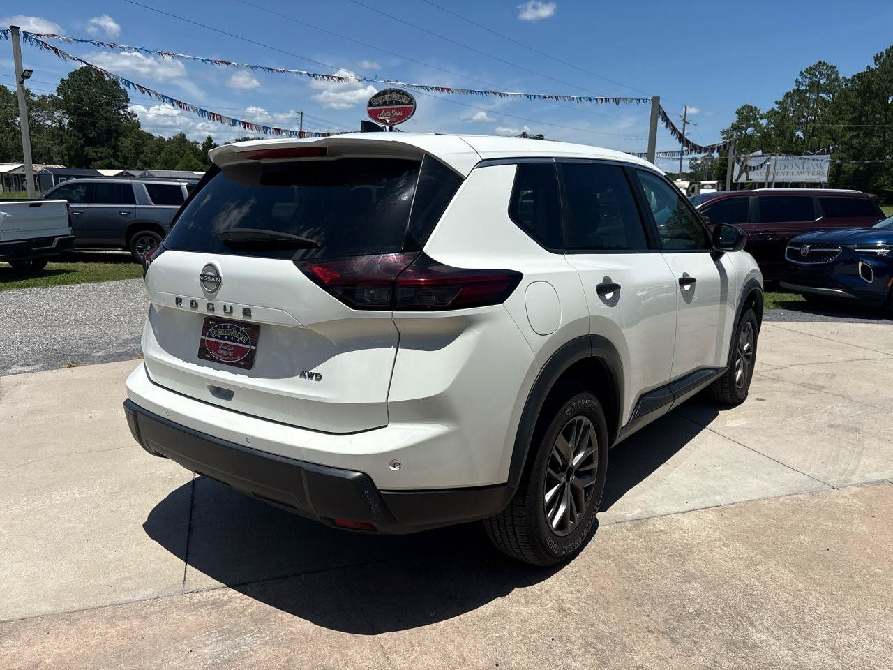 Used 2024 Nissan Rogue S AWD/4WD image 5
