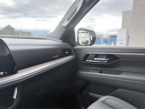 Used 2025 Chevrolet Tahoe High Country image 36