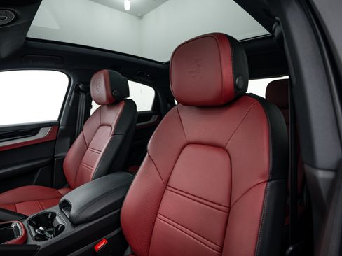 Certified 2026 Porsche Cayenne S AWD/4WD image 22