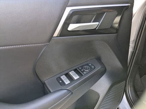 Used 2024 Mitsubishi Outlander SE image 14