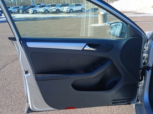 Used 2011 Volkswagen Jetta TDI image 9