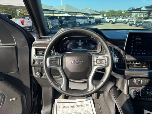 Used 2024 Chevrolet Suburban Z71 w/ Luxury Package AWD/4WD image 32
