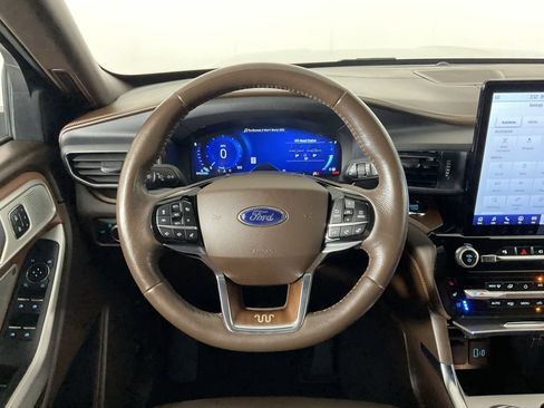 Used 2022 Ford Explorer King Ranch w/ Premium Technology Package AWD/4WD image 12