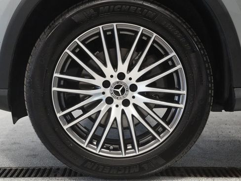 Certified 2025 Mercedes-Benz GLC 300 4MATIC image 8