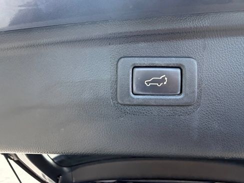 Used 2017 Subaru Outback 2.5i Limited AWD/4WD image 8