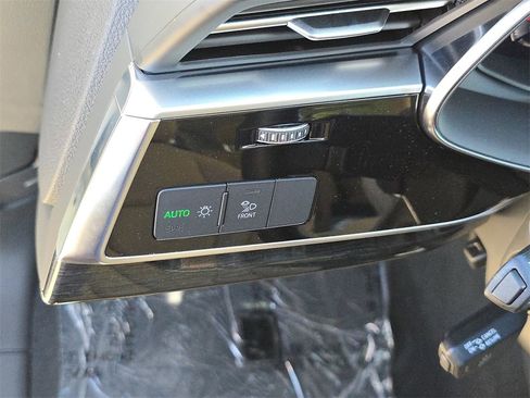 Used 2020 Audi Q7 2.0T Premium image 34