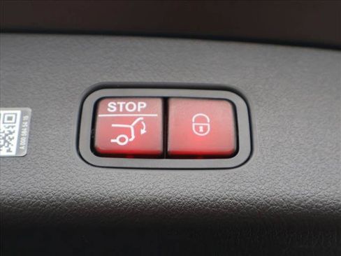 Used 2024 Mercedes-Benz GLC 300 4MATIC image 7