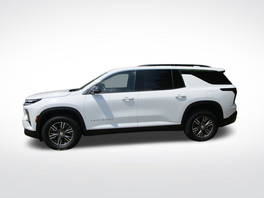 Used 2025 Chevrolet Traverse LT FWD image 3