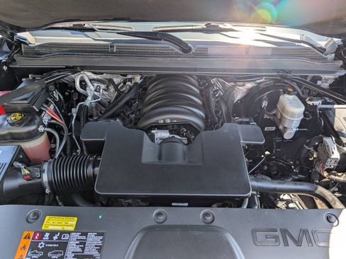 Used 2017 GMC Yukon Denali AWD/4WD image 9