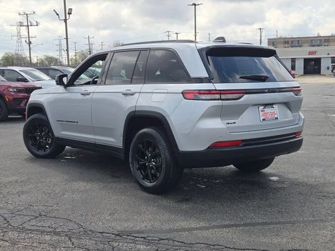Used 2024 Jeep Grand Cherokee Altitude AWD/4WD image 18