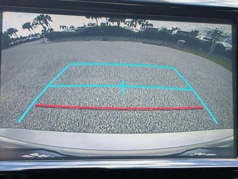 Used 2018 Toyota Camry FWD image 13